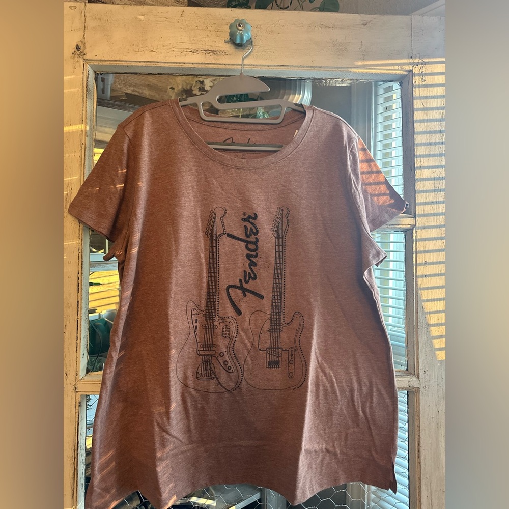 A86 NWT Maurice’s |  Fender Heathered Mauve Graphic Tee